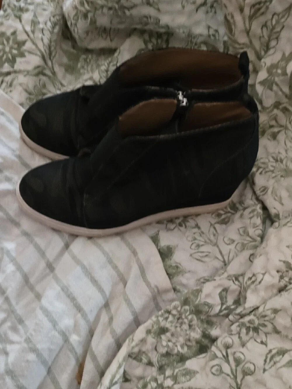 Women's Size 9 High-Top Wedge Sneakers - Black Camouflage
